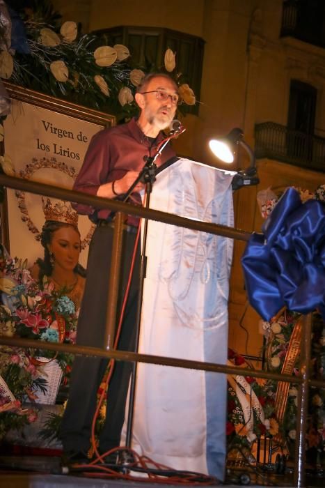 Alcoy muestra su devoción a la Virgen de los Lirios con miles de flores.