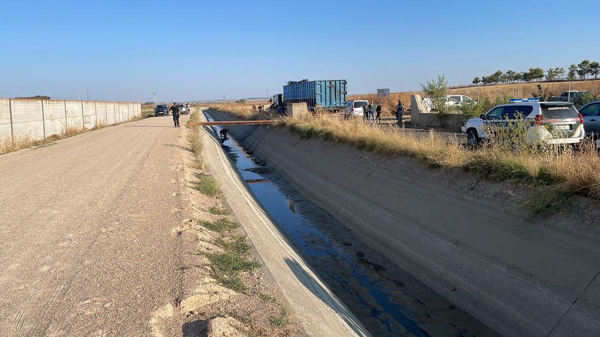 La Guardia Civil busca el arma con la que mataron a Mateo en un canal.