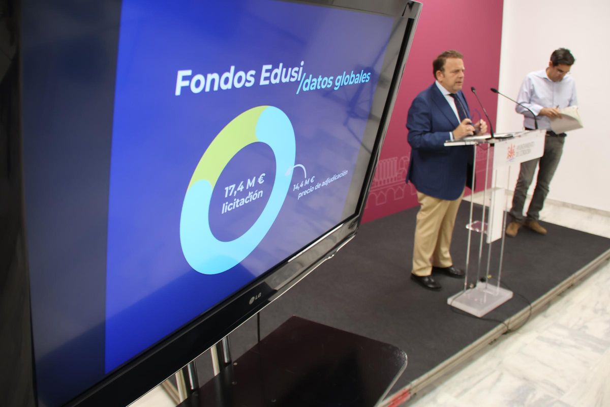Julián Urbano y Ramón Díaz Castellanos, en la rueda de prensa de los Edusi.