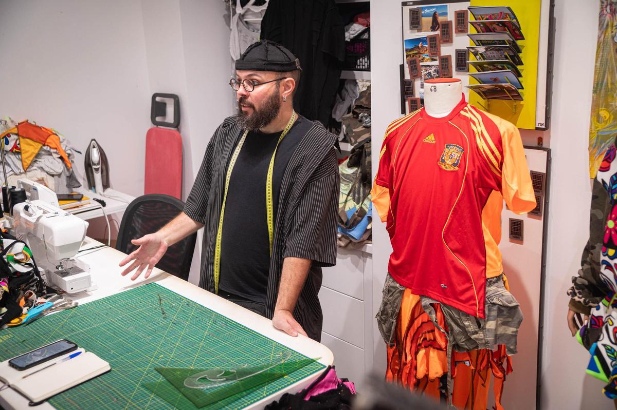 Juan Labory: The Designer from La Laguna Turning Tourist Waste into Fashion – “I Advocate for Sustainable Fashion” Juan Labory: The Designer from La Laguna Turning Tourist Waste into Fashion – “I Advocate for Sustainable Fashion”
