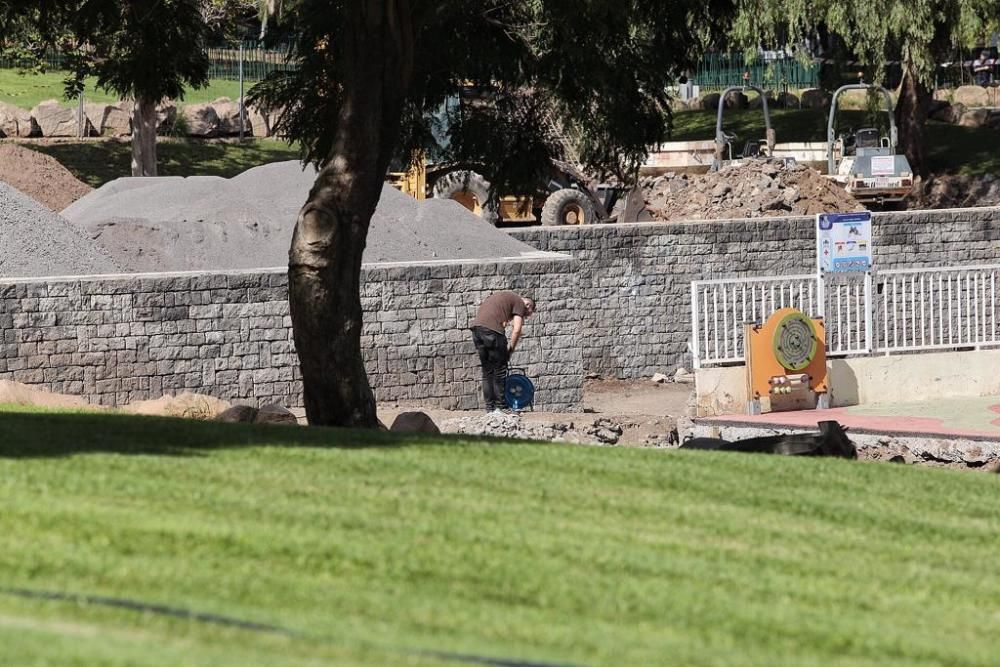 Encuentran tres barrenos de obra en un parque