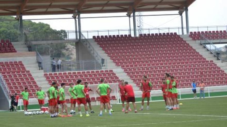 Monóvar cede al Eldense su campo de fútbol para entrenar