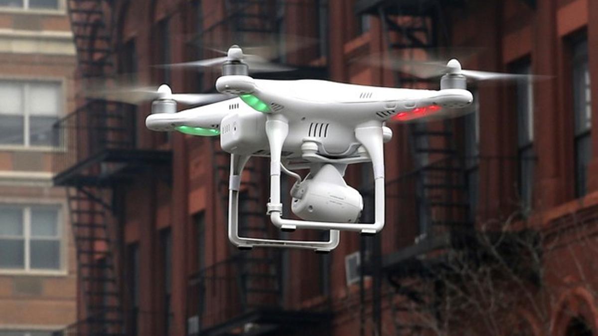 Un dron operado por un civil volando en Nueva York