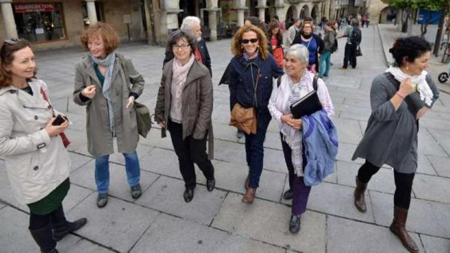 Participantes en las jornadas pasea por la ciudad.  // Gustavo Santos