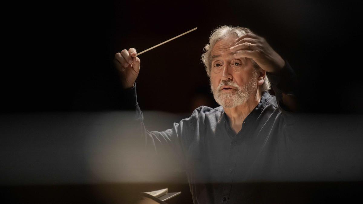 Jordi Savall dirigiendo Le Concert des Nations.