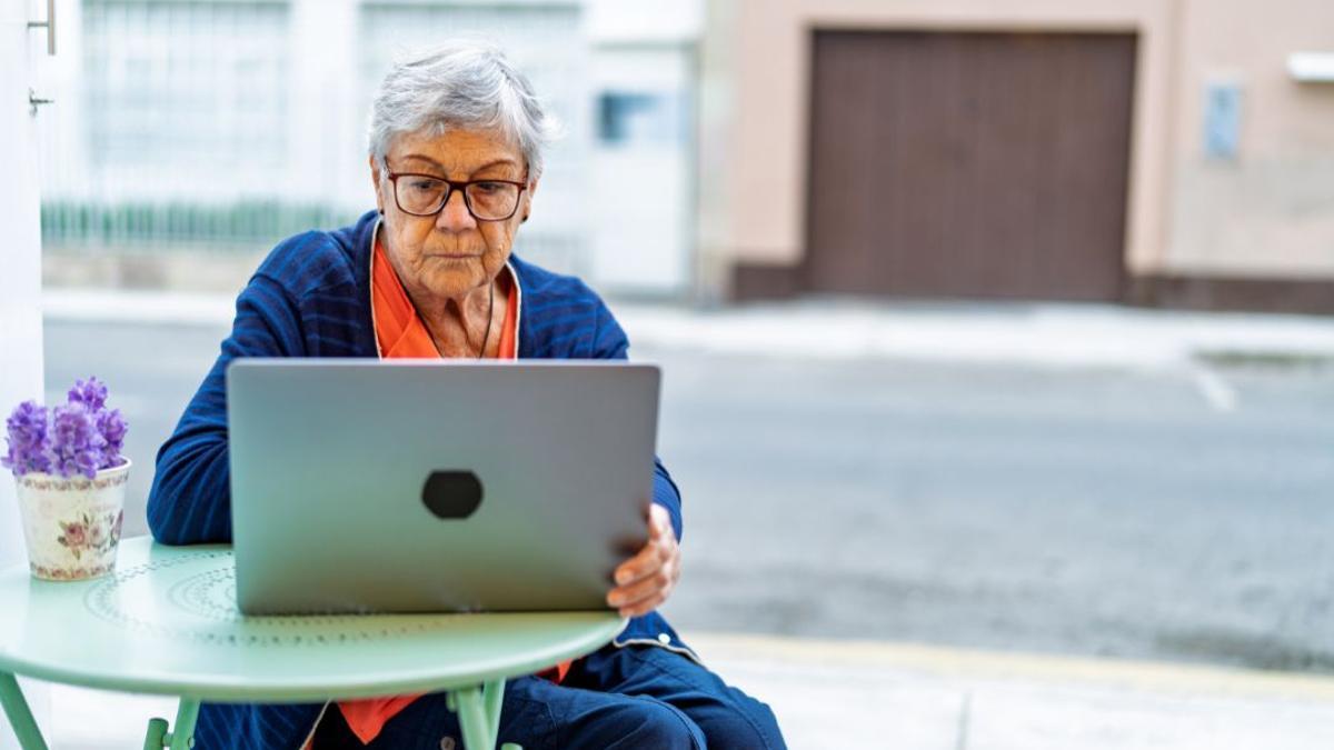 Obligan a la jubilación forzosa de una trabajadora a los 65 años: la Justicia declara el despido improcedente y deberán pagarle una indemnización de 3.215 euros