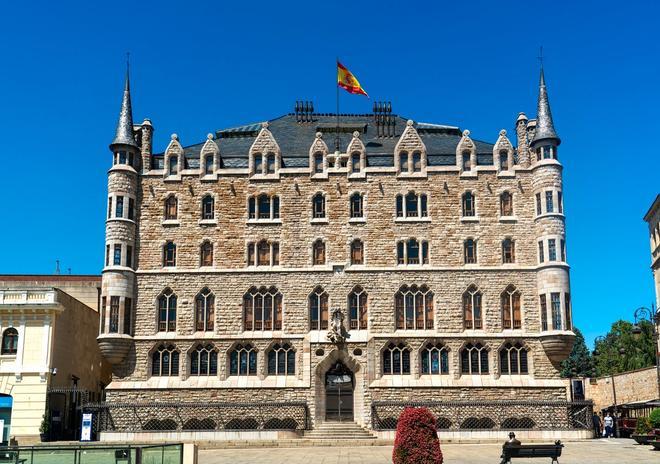 Casa Botines, León, ciudades que superan las expectativas