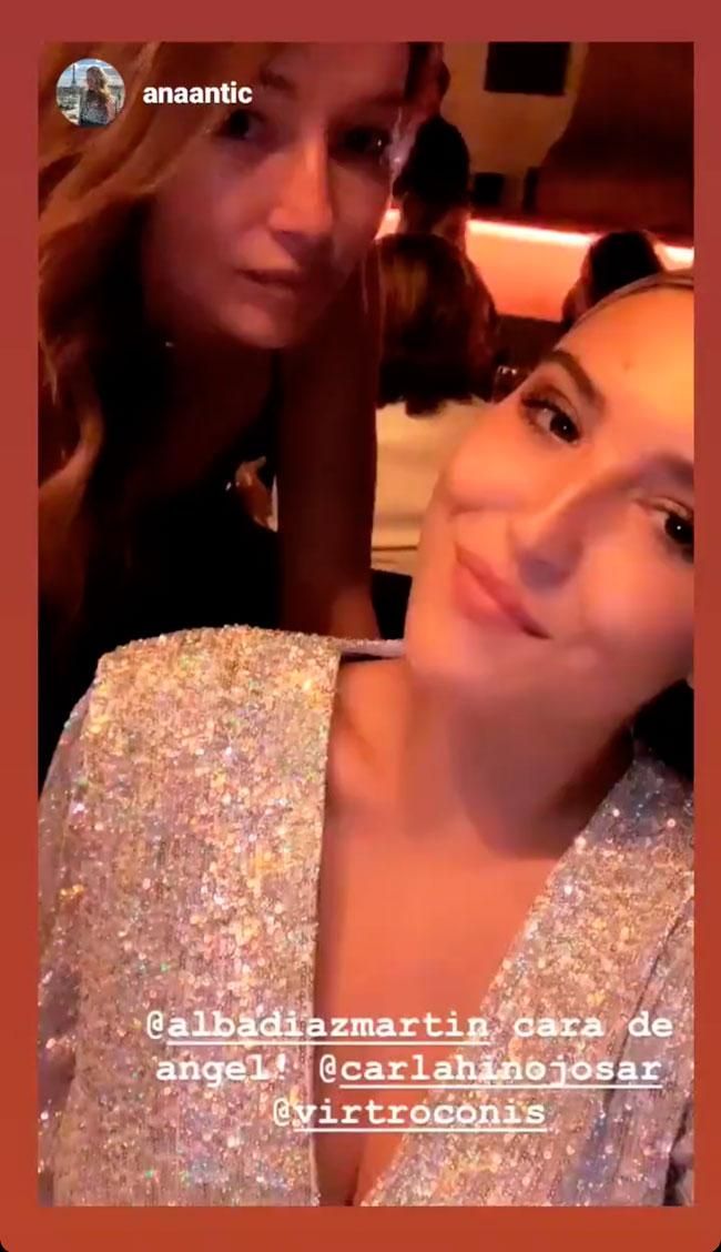 Alba Díaz con vestido de lentejuelas de Retrofete