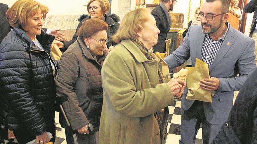 La ermita de la Mare de Déu de Gràcia luce por Sant Antoni