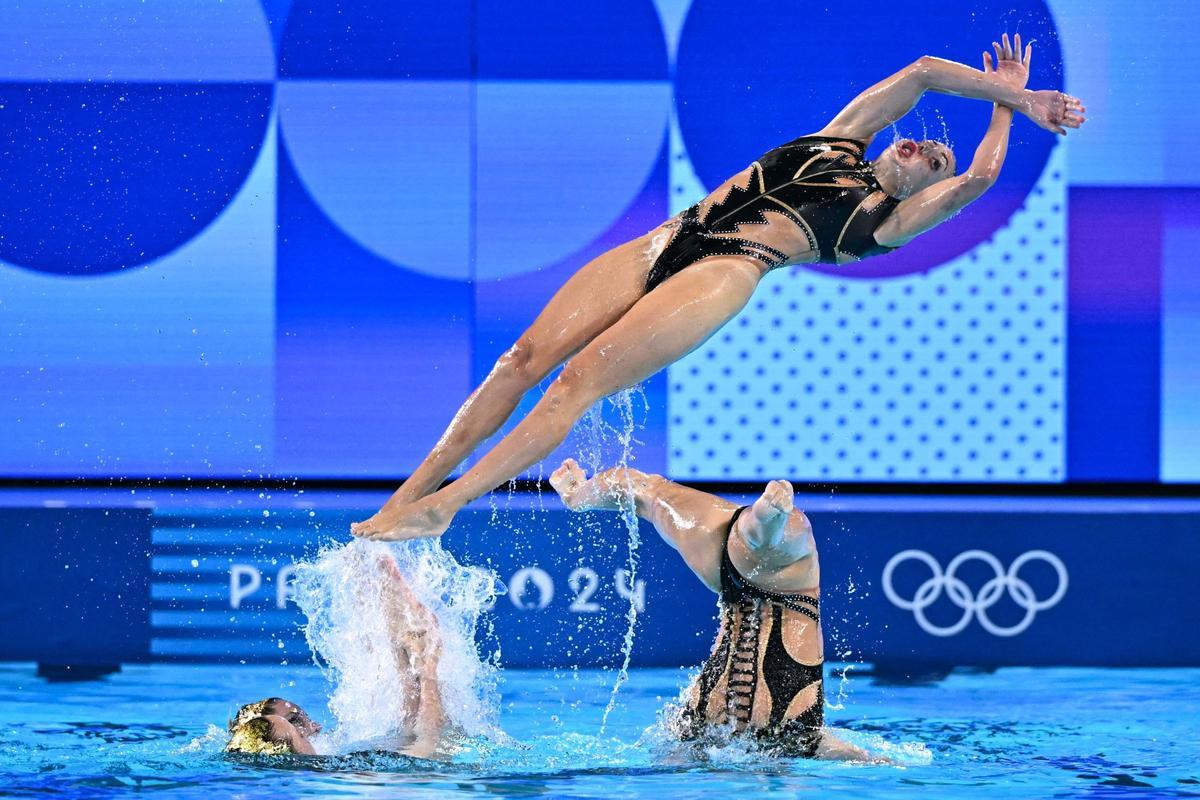 España da el gran salto y regresa con el bronce al Olimpo de natación artística. El equipo español de natación artística se luce en la definitiva rutina acrobática y logra la medalla de bronce, el primer metal en la disciplina desde Londres 2012.