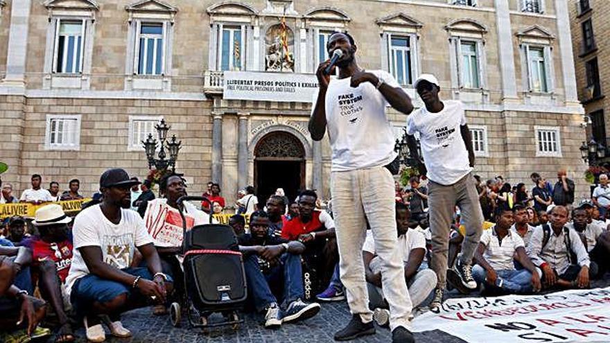 Un moment de la manifestació a favor dels drets dels manters.