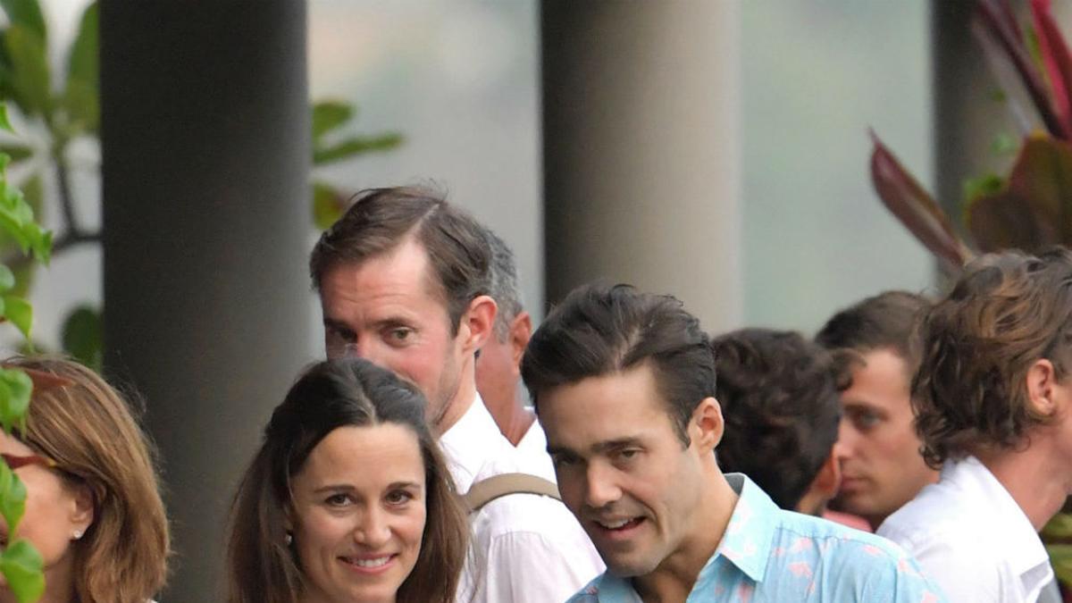 Pippa Middleton y James Matthews con su hijo en San Barths