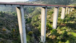 Vista del viaducto sobre el río Cofio, entre las provincias de Madrid y Ávila.