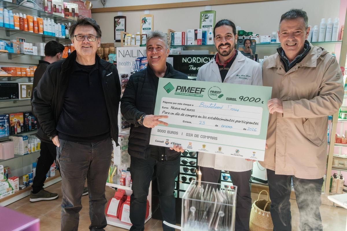 Bartolome en la farmacia Torné Torres