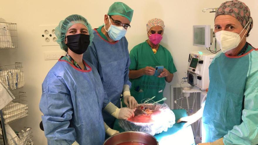 Trasplantado por primera vez en el Hospital de A Coruña un hígado preservado en una máquina
