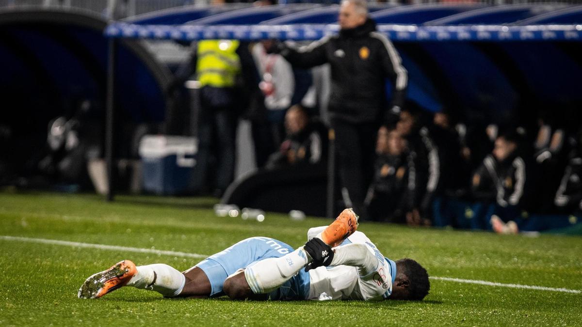 Saidu se duele del tobillo en la acción que terminó con el gol del Burgos.