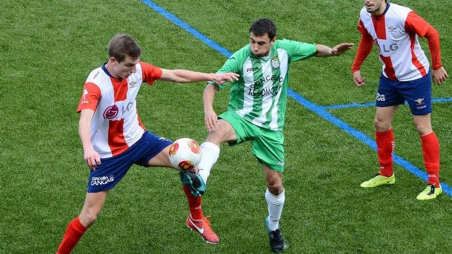 Iago (izquierda) será baja hoy por una lesión de rodilla. // Gonzalo Núñez