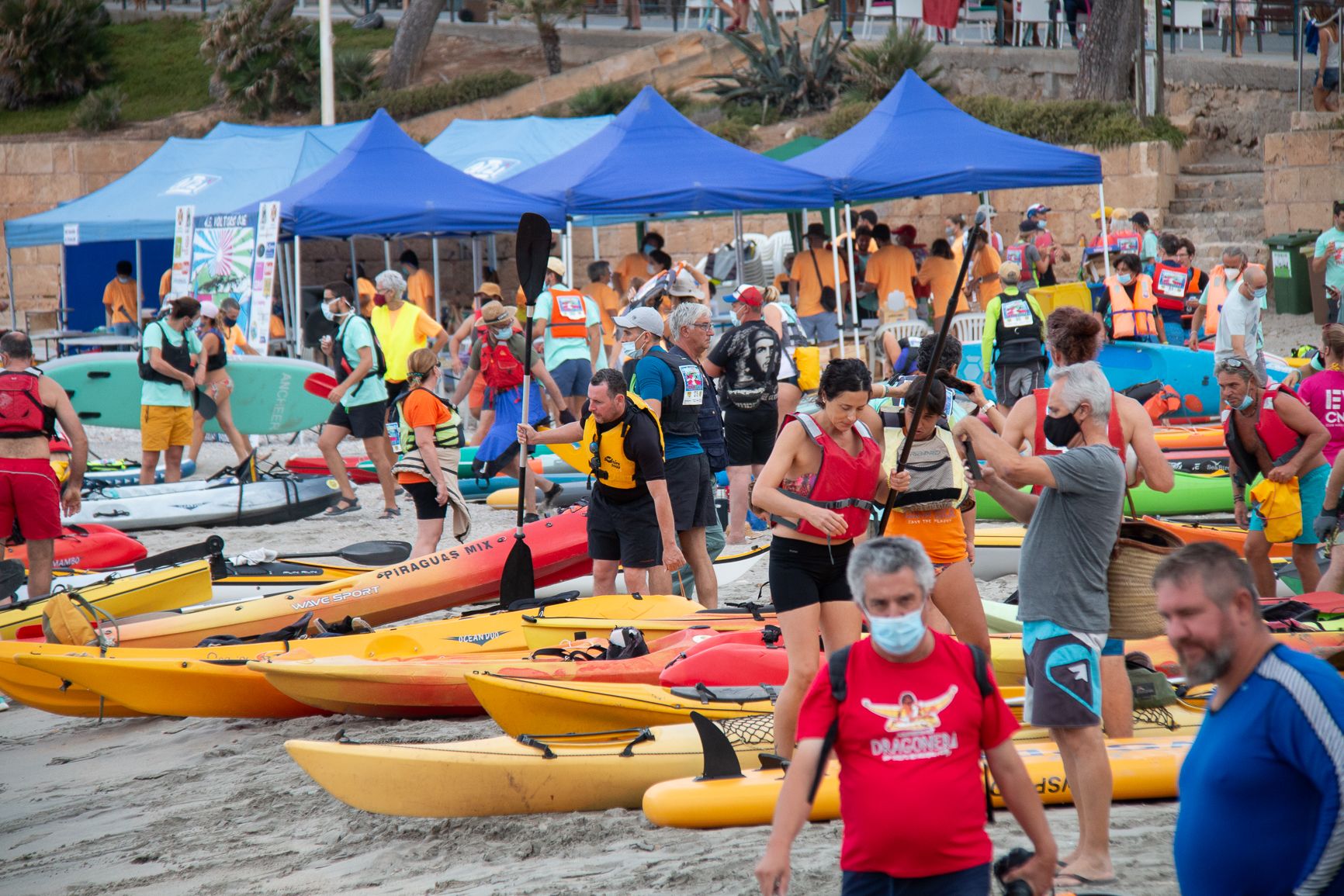 Volta a Sa Dragonera en piragua y paddle surf