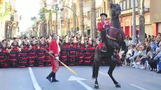 Explosión de festeros en los Moros y Cristianos de San Vicente