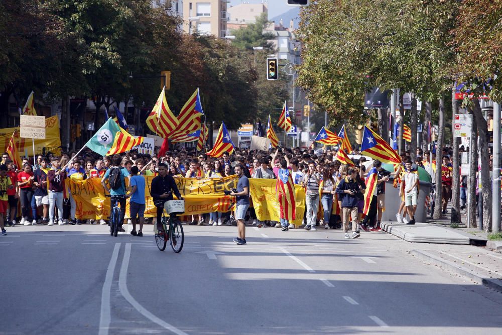 Manifestació d'estudiants universitaris i de secundària al centre de Girona