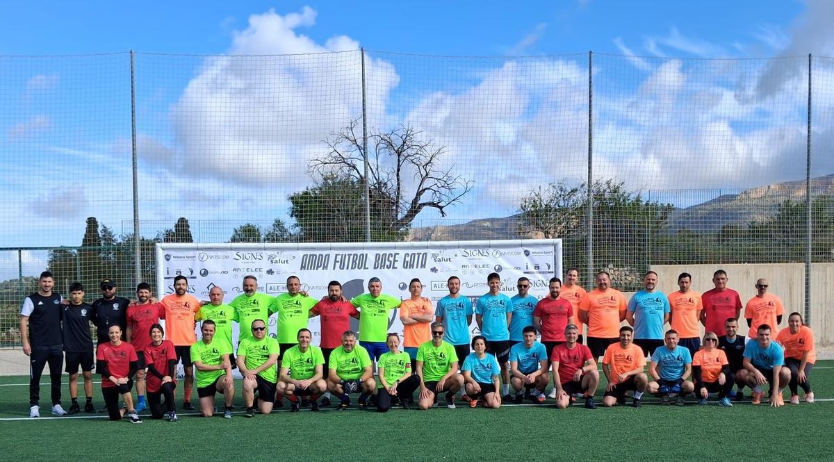 Cambiar los roles por un día: madres y padres saltan al campo para entender mejor lo que sienten sus hijas e hijos futbolistas