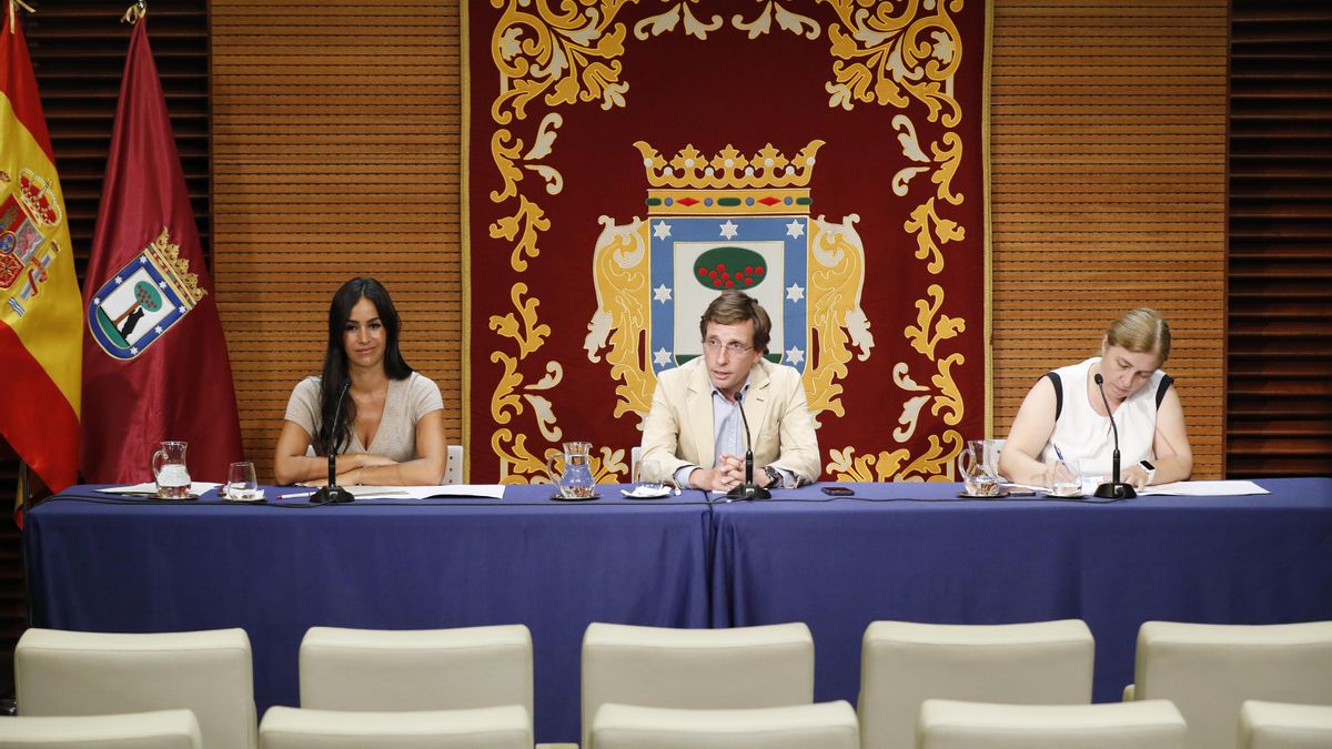 La vicealcaldesa, Begoña Villacís, el alcalde, José Luis Martínez Almeida, y la portavoz, Inmaculada Sanz