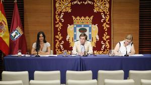 La vicealcaldesa, Begoña Villacís, el alcalde, José Luis Martínez Almeida, y la portavoz, Inmaculada Sanz.