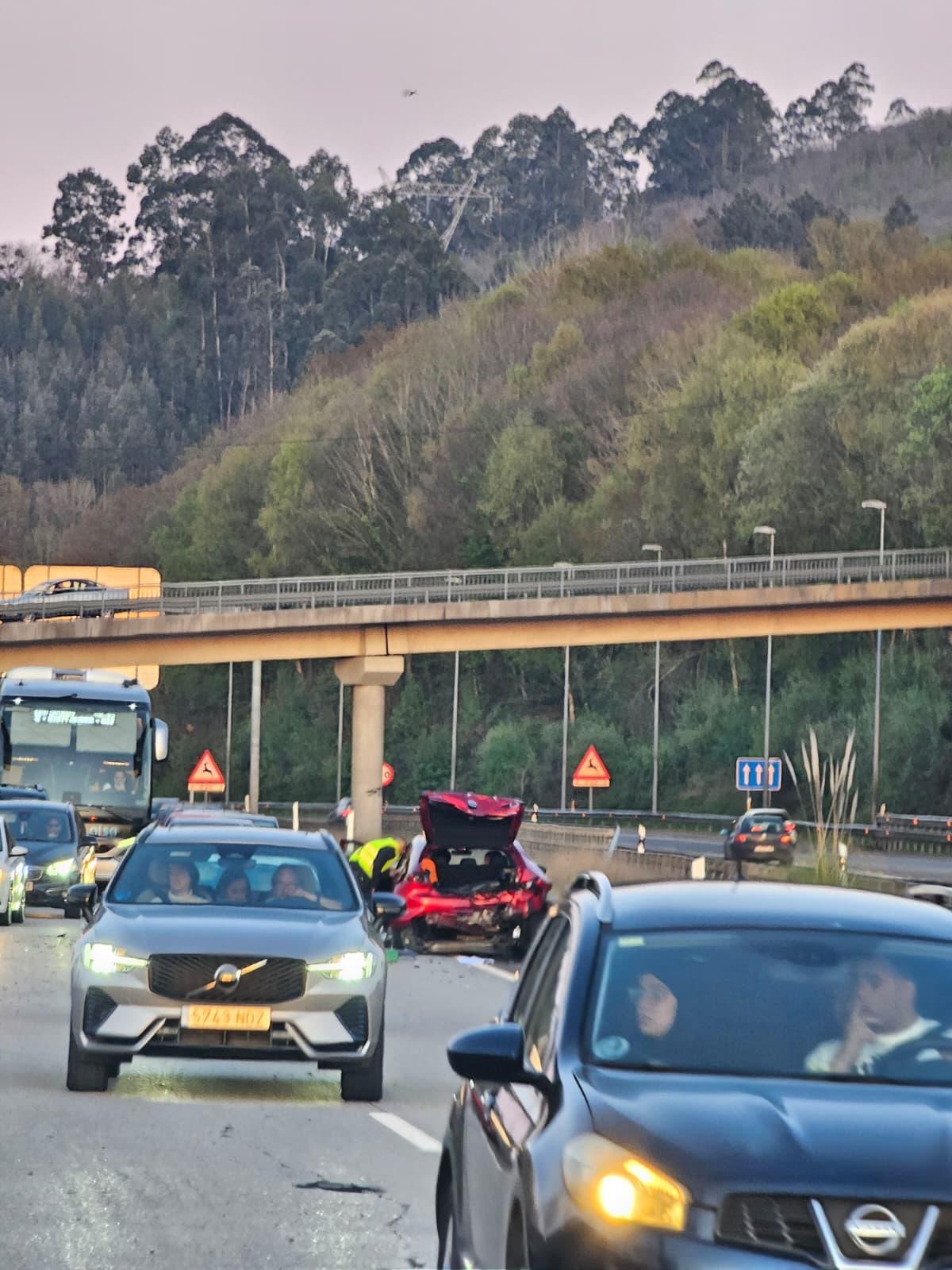Uno de los vehículos accidentados.
