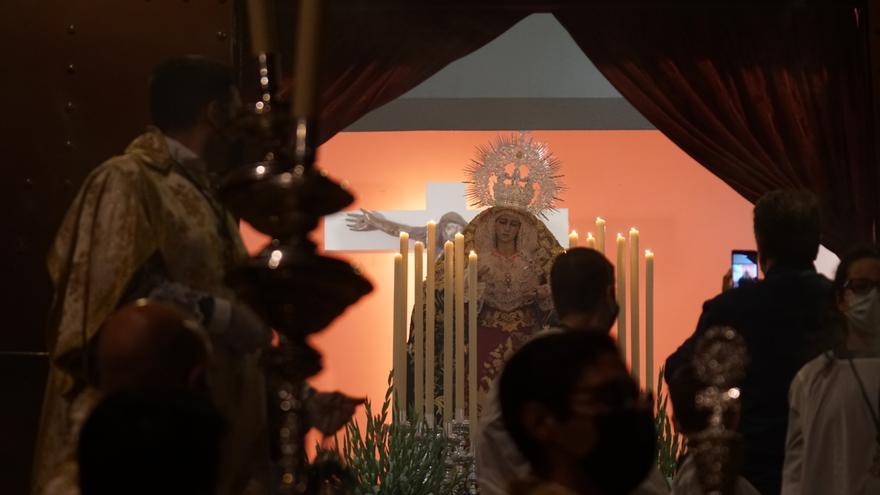 La lluvia impide que la Virgen de la O llegue a la Catedral de Córdoba