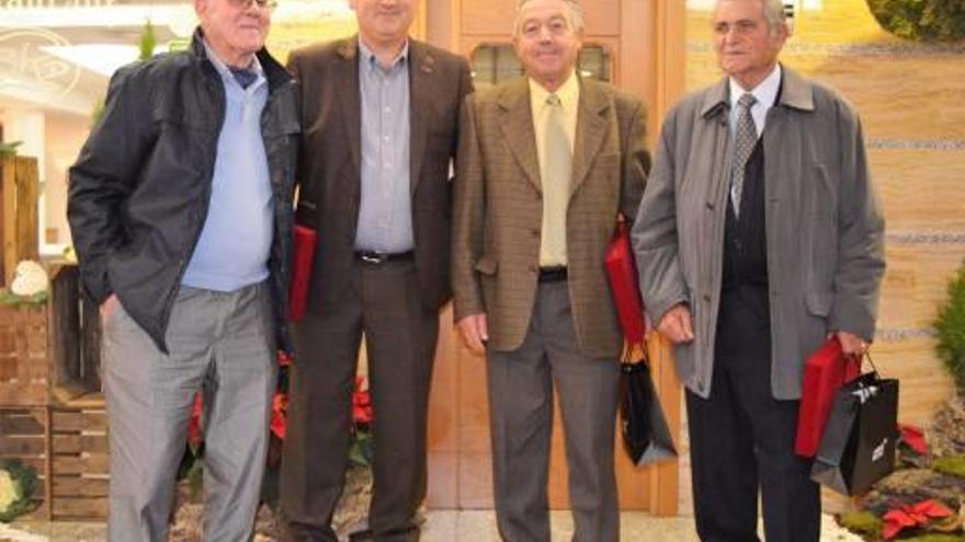 Homenajean a tres miembros de Coopelec de Guadassuar