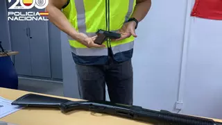 Amenaza con una escopeta y una pistola a una camarera de un bar de Corea por no servirle más alcohol