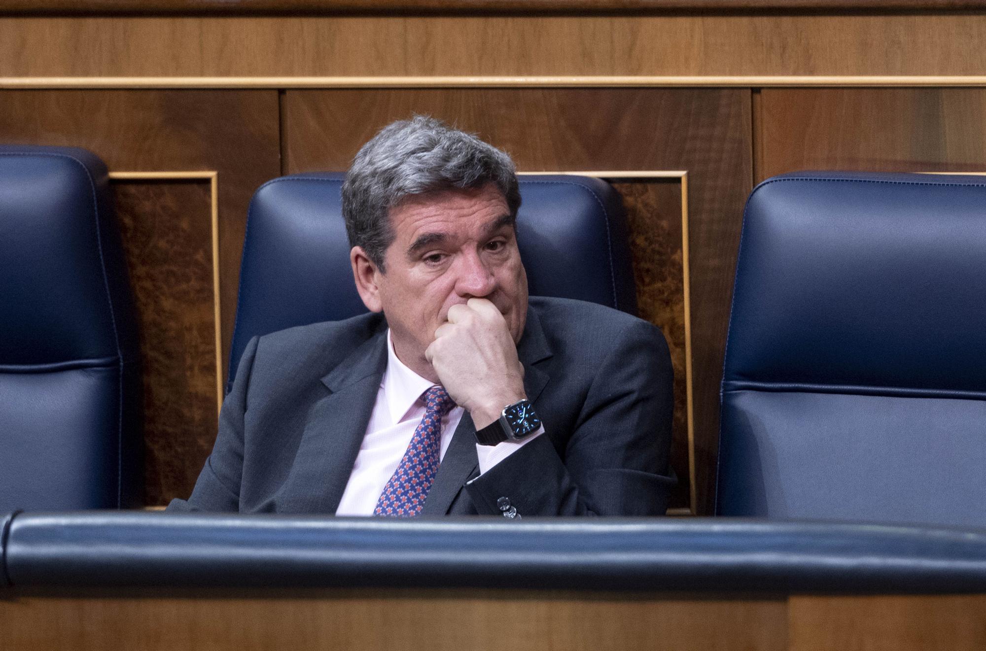 El ministro de Inclusión, Seguridad Social y Migraciones, José Luis Escrivá, durante una sesión plenaria en el Congreso de los Diputados.