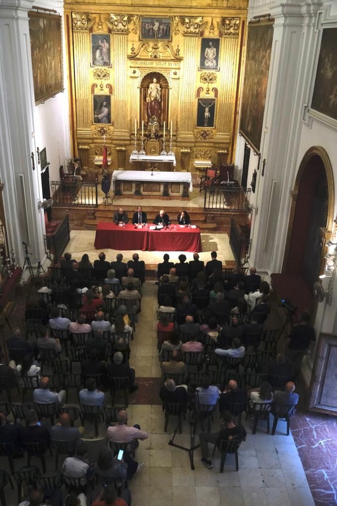Conferencia de monseñor Rino Fisichella sobre el Jubileo Cofrade en Málaga