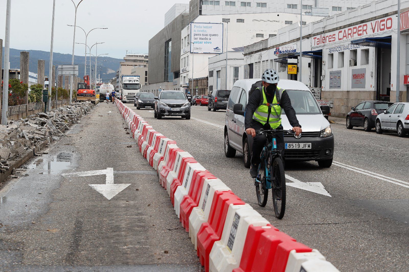 Atascos en Beiramar por las obras del nuevo carril bici