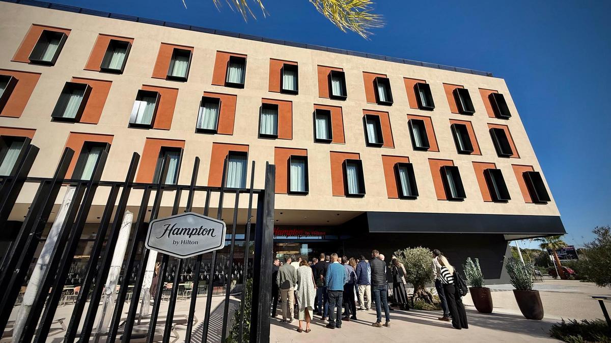 Invitados a la inauguración este miércoles en El Altet
