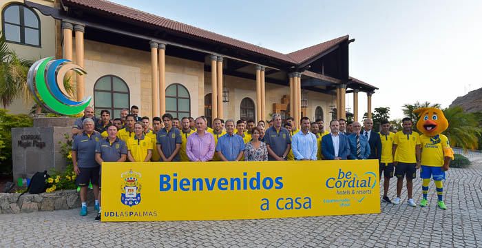 Llegada de la Unión Deportiva Las Palmas al ...