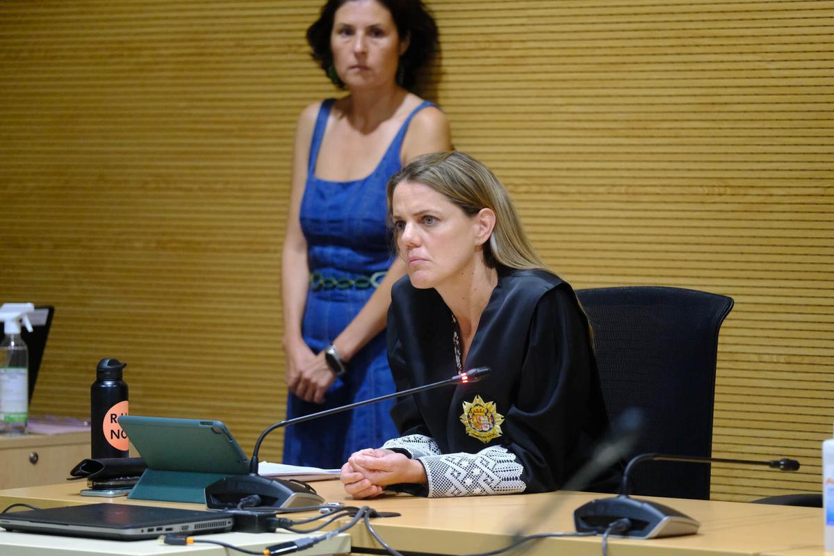 La fiscal Cristina Coterón durante el juicio contra la mujer acusada de asesinar a su vecina en La Paterna