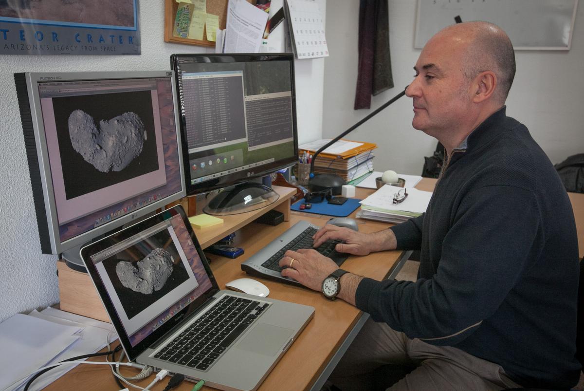 Adriano Campo dirige el equipo que colabora con la NASA desde la UA