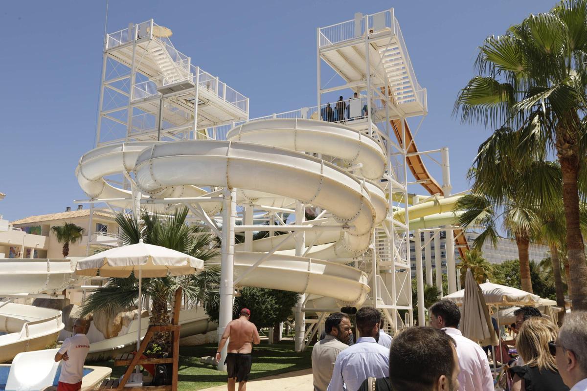 El Fergus Club Mallorca Waterpark tiene un parque acuático dentro del hotel, un revulviso para alojar familias.