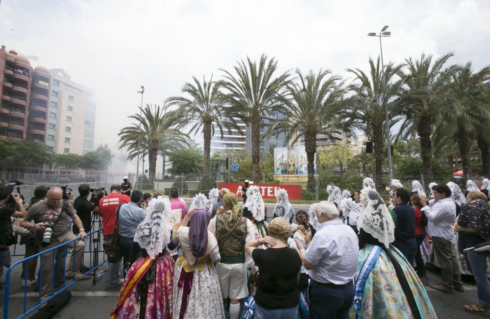 Primera mascletá de las Hogueras del 90 aniversario.