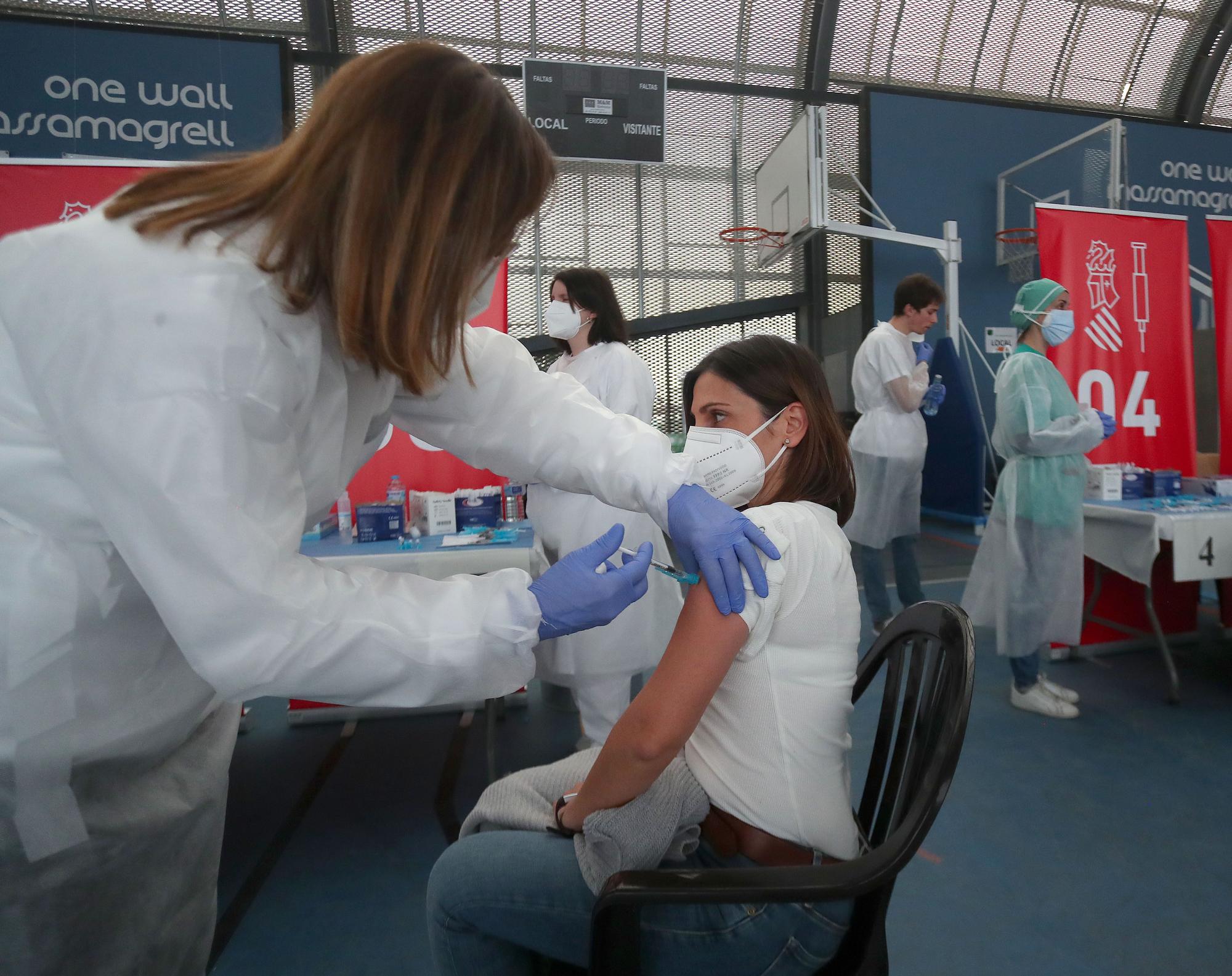 Retoman la vacunación de profesores en la Comunitat Valenciana