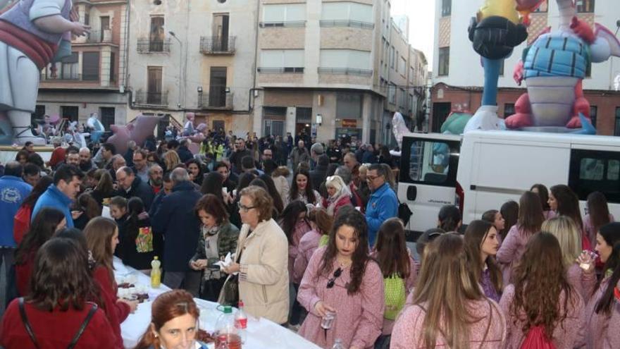 La Nit de la Plantà llena de ambiente fallero las calles de Burriana