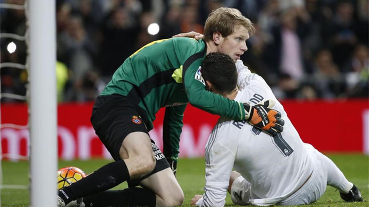 Arlauskis y CR7, en un momento del Real Madrid-Espanyol de hace varias semanas