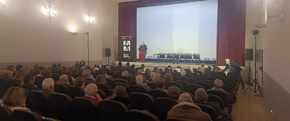 El acto se celebró salón de Cine Mariano Laín y asistieron más de medio centenar de personas.