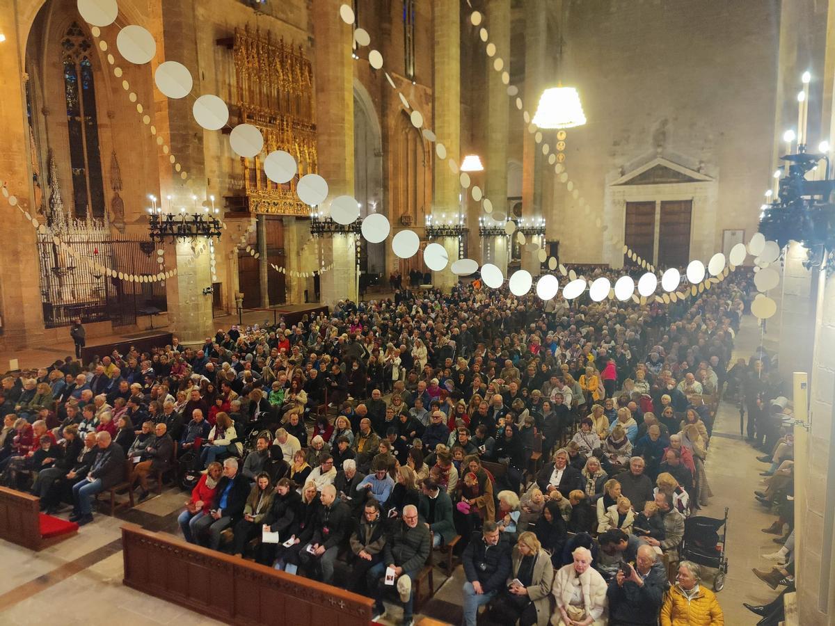 Feierlich wie eh und je: die deutsche Christvesper in der Kathedrale an Heiligabend