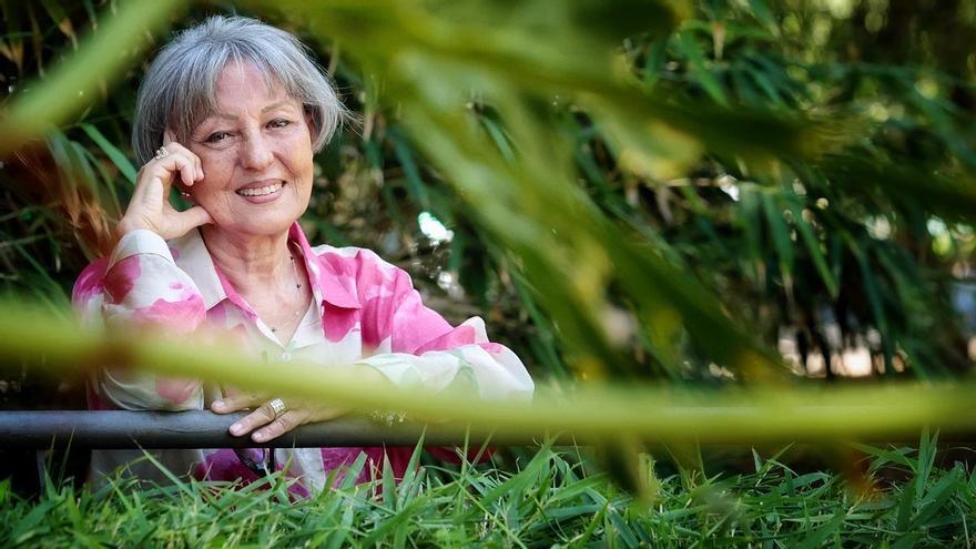 Reconocimiento a una vida dedicada a la indumentaria tradicional: María del Carmen Almenara recibe la Medalla de Oro de Canarias