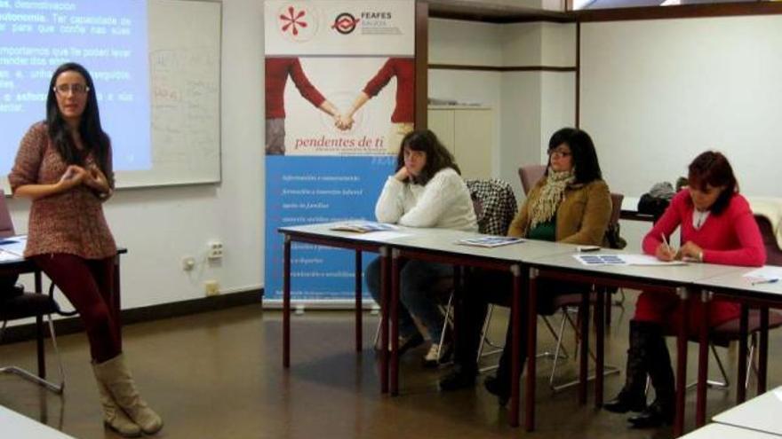 Participantes en uno de los talleres para mujeres con enfermedad mental que imparte Feafes. / feafes galicia