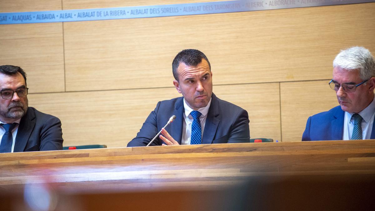 Mompó, en el pleno de la diputación.