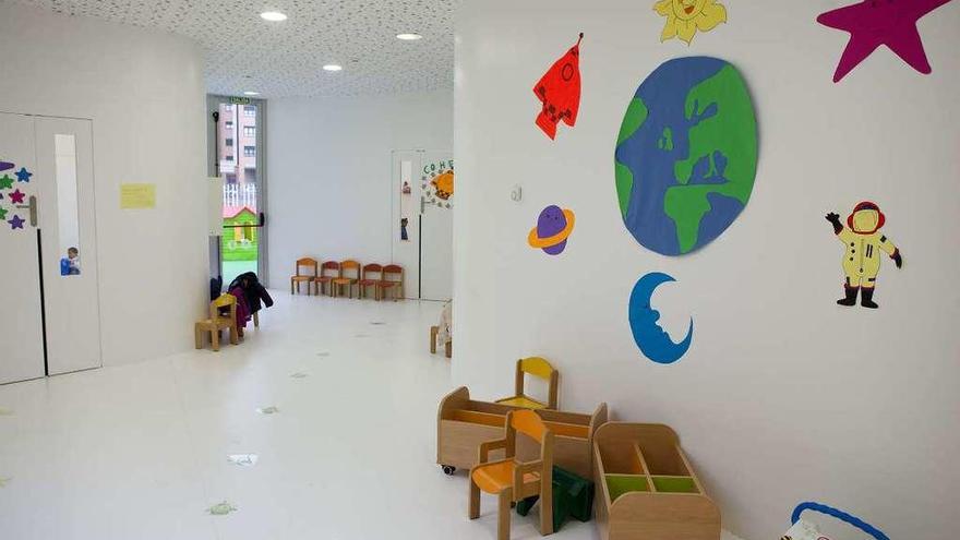 Interior de una escuela de bebés del concejo.