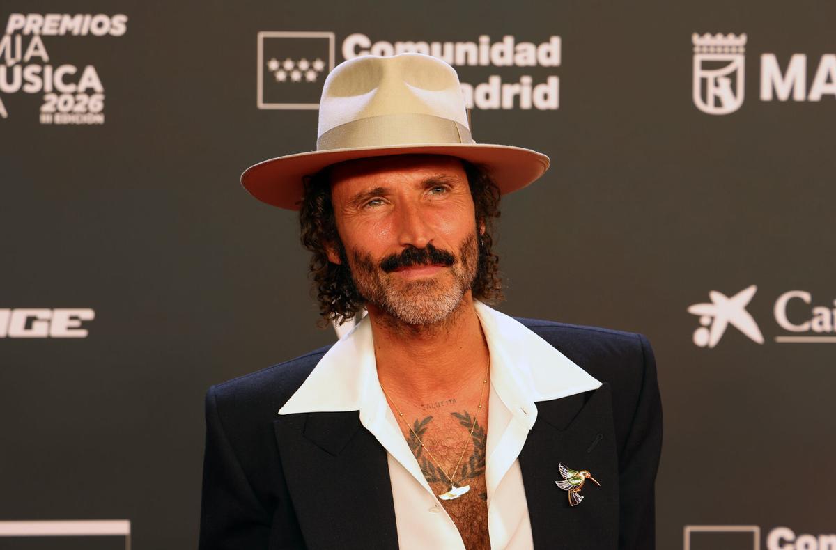 Leiva durante la gala de entrega de los Premios de la Academia de la Música, a 26 de mayo de 2026, en Madrid (España). Los Premios de la Academia de la Música celebran su tercera edición. Tras el éxito cosechado en su debut en 2024 y la emoción vivida durante la ceremonia de 2025, la Academia de la Música de España despliega su alfombra roja para reconocer los mejores trabajos de la industria musical española y consolidar definitivamente estos premios que nacieron para quedarse. PHOTOCALL;PREMIOS;MÚSICA Ángel Díaz Briñas / Europa Press 26/05/2026. Leiva;Ángel Díaz Briñas